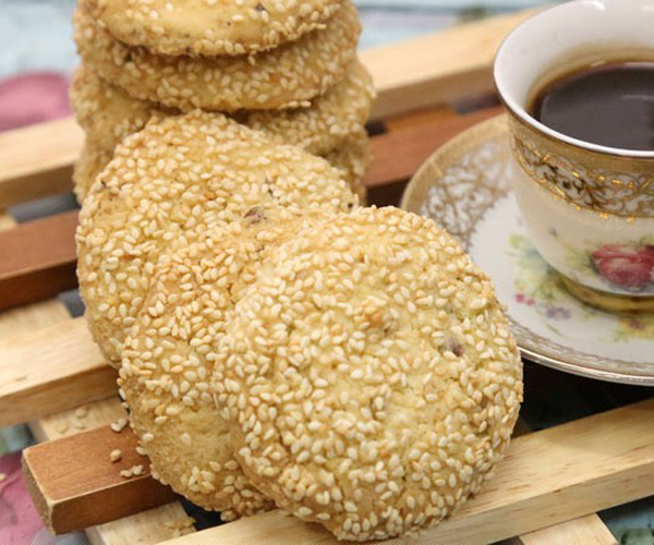 صورة طريقة عمل ببسكويت الفستق الهش بالسمسم لذيذه سريعه وسهله pictures arabian biscuits recipes in arabic food 