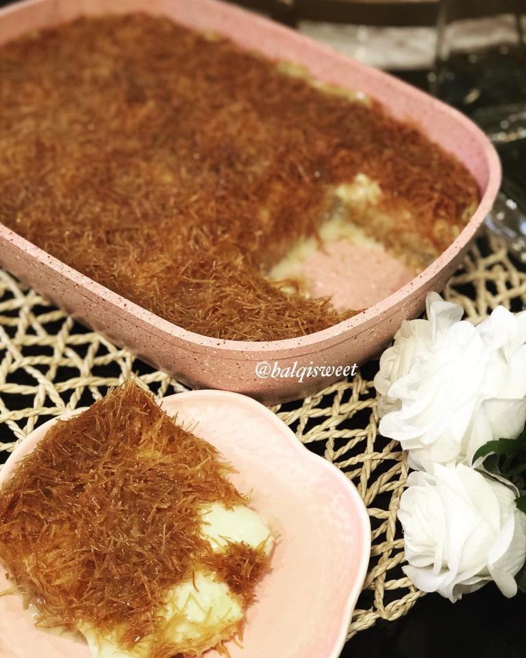 http://www.encyclopediacooking.com/food-recipes-photos/arabic-food-cooking-recipes-in-arabic-basbousa-kunafa-Balqees-Al-Haidari.jpg