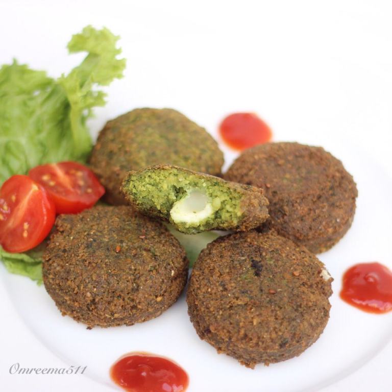 http://www.encyclopediacooking.com/food-recipes-photos/arabic-food-cooking-recipes-in-arabic-how-to-make-falafel-stuffed-mozzarella-cheese.jpg