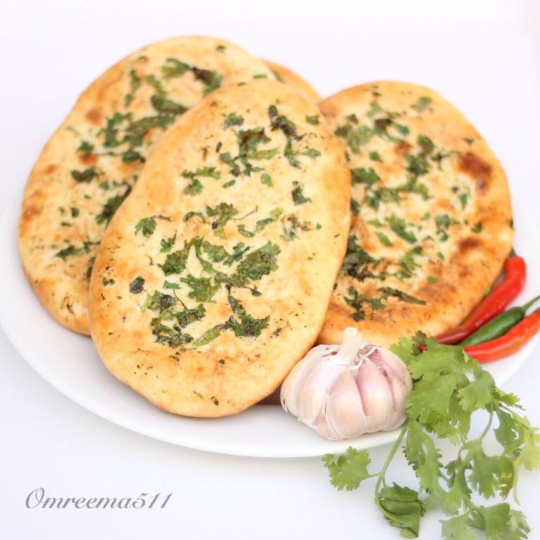 http://www.encyclopediacooking.com/food-recipes-photos/arabic-food-cooking-recipes-in-arabic-how-to-make-naan-bread-with-garlic.jpg