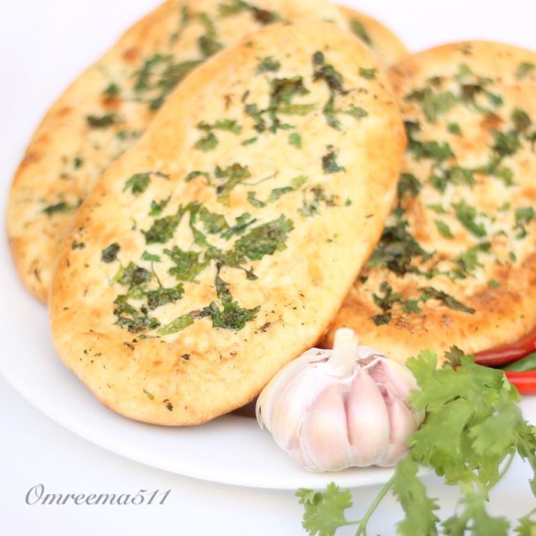 http://www.encyclopediacooking.com/food-recipes-photos/arabic-food-cooking-recipes-in-arabic-how-to-make-naan-bread-with-garlic3.jpg