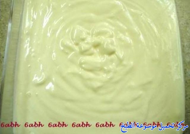 http://www.encyclopediacooking.com/upload_recipes_online/uploads/images_%D8%AA%D8%BA%D9%85%D9%8A%D8%B3%D8%A9-%D8%A7%D9%84%D8%AB%D9%88%D9%85-garlic-sauce1.jpg