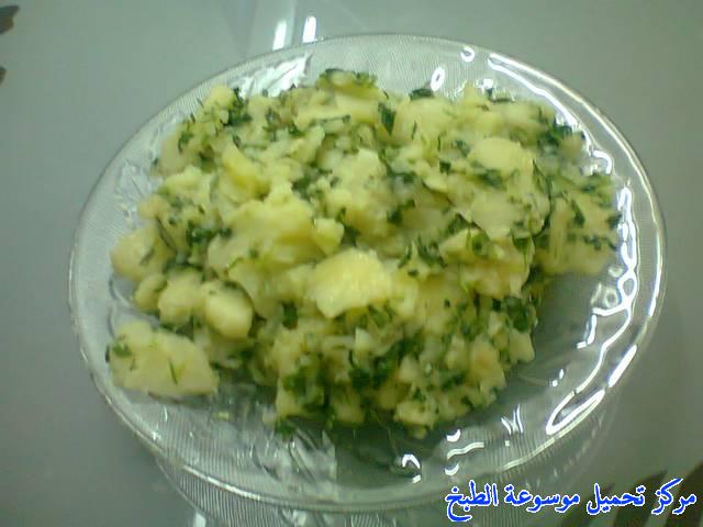 http://www.encyclopediacooking.com/upload_recipes_online/uploads/images_%D8%B7%D8%B1%D9%8A%D9%82%D8%A9-%D8%B9%D9%85%D9%84-%D8%A7%D9%84%D8%A8%D8%B7%D8%A7%D8%B7%D8%B3-%D8%A8%D8%A7%D9%84%D8%AB%D9%88%D9%85.jpg