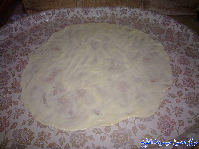 http://www.encyclopediacooking.com/upload_recipes_online/uploads/images_arabic-food-cooking-saudi-arabia-cuisine-food-recipes-3-%D8%B5%D9%88%D8%B1%D8%A9-%D8%A7%D9%83%D9%84%D8%A9-%D8%A7%D9%84%D9%85%D8%B7%D8%A8%D9%82-%D8%A7%D9%84%D8%B3%D8%B9%D9%88%D8%AF%D9%8A-%D8%A3%D9%88-%D8%A8%D8%A7%D9%84%D8%B7%D8%B1%D9%8A%D9%82%D8%A9-%D8%A7%D9%84%D8%B3%D8%B9%D9%88%D8%AF%D9%8A%D8%A9.jpg