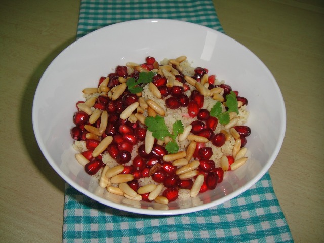 http://www.encyclopediacooking.com/upload_recipes_online/uploads/images_how-to-make-best-easy-homemade-couscous-with-pomegranate-and-pine-nuts-salad-recipe8.jpg
