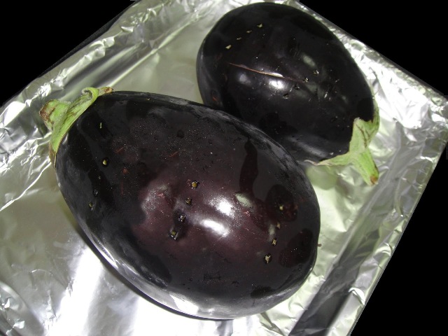 http://www.encyclopediacooking.com/upload_recipes_online/uploads/images_how-to-make-easy-homemade-eggplant-baba-ganoush-salad-recipe3.jpg