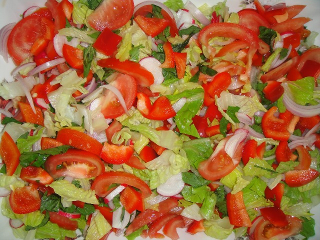 http://www.encyclopediacooking.com/upload_recipes_online/uploads/images_how-to-make-easy-homemade-fattoush-salad-recipe-with-images4.jpg