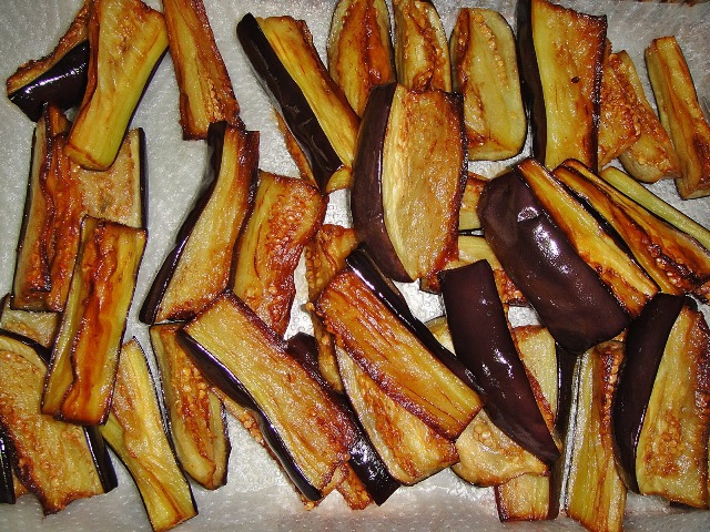 http://www.encyclopediacooking.com/upload_recipes_online/uploads/images_how-to-make-easy-homemade-fried-aubergine-pomegranate-molasses-salad-recipe3.jpg