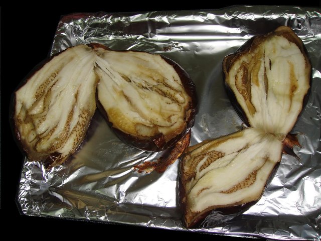 http://www.encyclopediacooking.com/upload_recipes_online/uploads/images_how-to-make-easy-homemade-grilled-aubergine-salad-recipe3.jpg