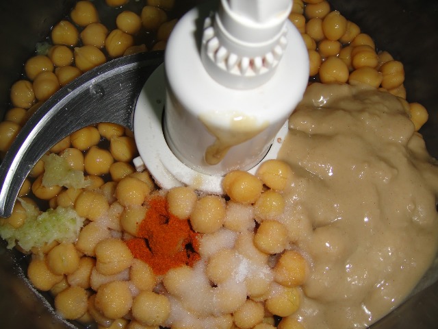 http://www.encyclopediacooking.com/upload_recipes_online/uploads/images_how-to-make-easy-homemade-hummus-tahini-recipe4.jpg