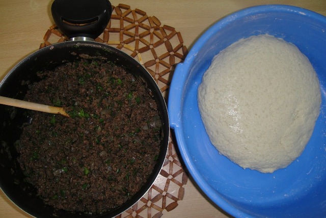 http://www.encyclopediacooking.com/upload_recipes_online/uploads/images_how-to-make-easy-homemade-iraqi-semolina-kibbeh-recipe3.jpg