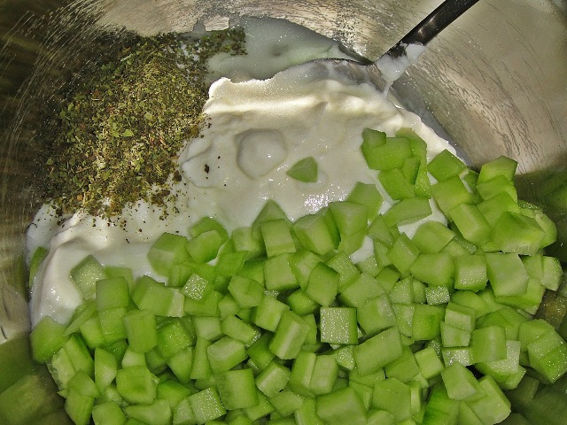 http://www.encyclopediacooking.com/upload_recipes_online/uploads/images_how-to-make-easy-homemade-jajeek-iraq-cucumber-yogurt-salad-recipe3.jpg