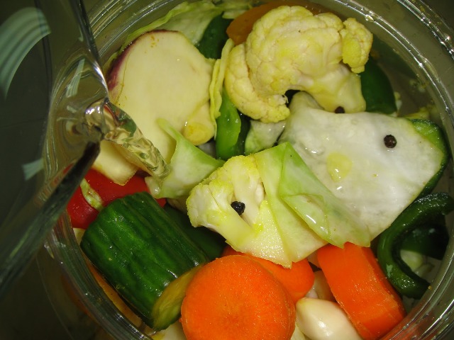 http://www.encyclopediacooking.com/upload_recipes_online/uploads/images_how-to-make-easy-homemade-mixed-vegetable-pickles-tursu-recipe-step-by-step5.jpg