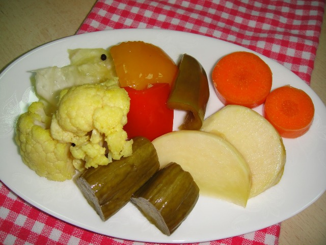 http://www.encyclopediacooking.com/upload_recipes_online/uploads/images_how-to-make-easy-homemade-mixed-vegetable-pickles-tursu-recipe-step-by-step7.jpg