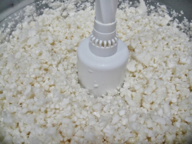 http://www.encyclopediacooking.com/upload_recipes_online/uploads/images_how-to-make-easy-homemade-raw-cauliflower-tabouli-salad-recipe4.jpg