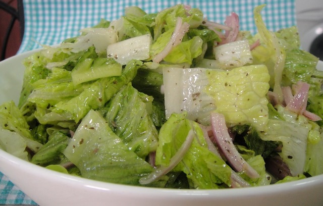 http://www.encyclopediacooking.com/upload_recipes_online/uploads/images_how-to-make-easy-homemade-romaine-lettuce-salad-recipe4.jpg