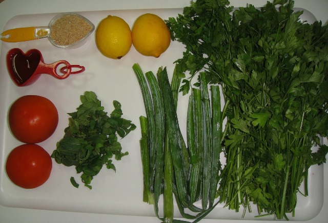 http://www.encyclopediacooking.com/upload_recipes_online/uploads/images_how-to-make-easy-homemade-tabbouleh-salad-recipe2.jpg