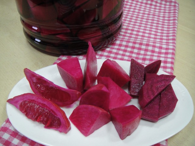 http://www.encyclopediacooking.com/upload_recipes_online/uploads/images_how-to-make-easy-homemade-turnip-and-beetroot-pickle-tursu-recipe-step-by-step.jpg