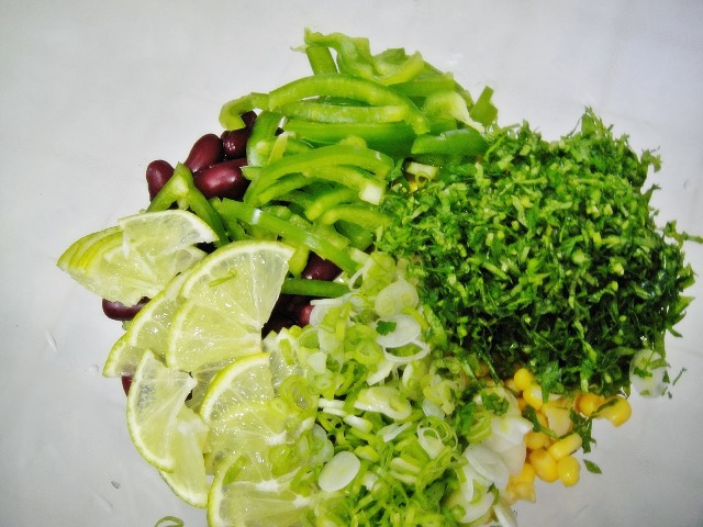 http://www.encyclopediacooking.com/upload_recipes_online/uploads/images_how-to-make-easy-mexican-green-salad-recipe-step-by-step4.jpg