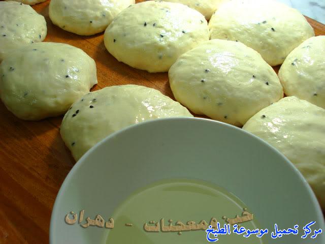 http://www.encyclopediacooking.com/upload_recipes_online/uploads/images_how-to-make-khubz-arabic-bread-recipe-%D8%B7%D8%B1%D9%8A%D9%82%D8%A9-%D9%88%D9%83%D9%8A%D9%81%D9%8A%D8%A9-%D8%B9%D9%85%D9%84-%D9%88%D8%B5%D9%86%D8%A7%D8%B9%D8%A9-%D8%A7%D9%84%D8%AE%D8%A8%D8%B2-%D9%81%D9%8A-%D8%A7%D9%84%D9%81%D8%B1%D9%86-%D8%A8%D8%A7%D9%84%D8%A8%D9%8A%D8%AA-%D8%A8%D8%A7%D9%84%D8%B5%D9%88%D8%B1.jpg