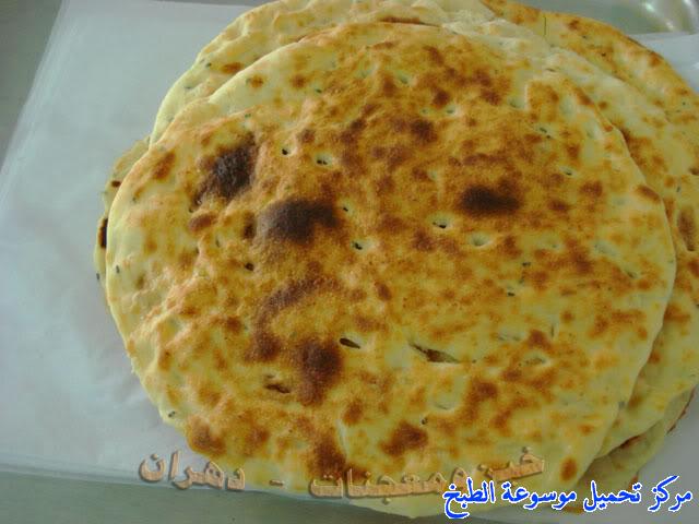 http://www.encyclopediacooking.com/upload_recipes_online/uploads/images_how-to-make-khubz-arabic-bread-recipe-%D8%B7%D8%B1%D9%8A%D9%82%D8%A9-%D9%88%D9%83%D9%8A%D9%81%D9%8A%D8%A9-%D8%B9%D9%85%D9%84-%D9%88%D8%B5%D9%86%D8%A7%D8%B9%D8%A9-%D8%A7%D9%84%D8%AE%D8%A8%D8%B2-%D9%81%D9%8A-%D8%A7%D9%84%D9%81%D8%B1%D9%86-%D8%A8%D8%A7%D9%84%D8%A8%D9%8A%D8%AA-%D8%A8%D8%A7%D9%84%D8%B5%D9%88%D8%B110.jpg