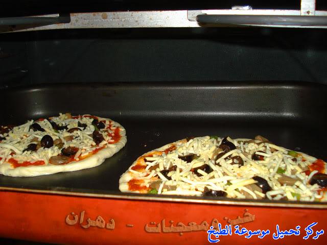 http://www.encyclopediacooking.com/upload_recipes_online/uploads/images_how-to-make-khubz-arabic-bread-recipe-%D8%B7%D8%B1%D9%8A%D9%82%D8%A9-%D9%88%D9%83%D9%8A%D9%81%D9%8A%D8%A9-%D8%B9%D9%85%D9%84-%D9%88%D8%B5%D9%86%D8%A7%D8%B9%D8%A9-%D8%A7%D9%84%D8%AE%D8%A8%D8%B2-%D9%81%D9%8A-%D8%A7%D9%84%D9%81%D8%B1%D9%86-%D8%A8%D8%A7%D9%84%D8%A8%D9%8A%D8%AA-%D8%A8%D8%A7%D9%84%D8%B5%D9%88%D8%B115.jpg