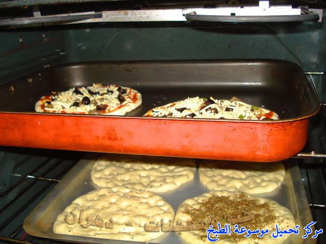 http://www.encyclopediacooking.com/upload_recipes_online/uploads/images_how-to-make-khubz-arabic-bread-recipe-%D8%B7%D8%B1%D9%8A%D9%82%D8%A9-%D9%88%D9%83%D9%8A%D9%81%D9%8A%D8%A9-%D8%B9%D9%85%D9%84-%D9%88%D8%B5%D9%86%D8%A7%D8%B9%D8%A9-%D8%A7%D9%84%D8%AE%D8%A8%D8%B2-%D9%81%D9%8A-%D8%A7%D9%84%D9%81%D8%B1%D9%86-%D8%A8%D8%A7%D9%84%D8%A8%D9%8A%D8%AA-%D8%A8%D8%A7%D9%84%D8%B5%D9%88%D8%B116.jpg