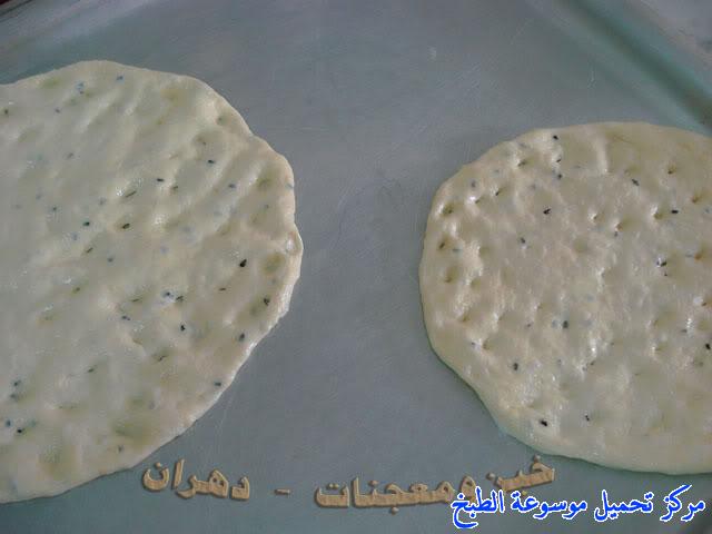 http://www.encyclopediacooking.com/upload_recipes_online/uploads/images_how-to-make-khubz-arabic-bread-recipe-%D8%B7%D8%B1%D9%8A%D9%82%D8%A9-%D9%88%D9%83%D9%8A%D9%81%D9%8A%D8%A9-%D8%B9%D9%85%D9%84-%D9%88%D8%B5%D9%86%D8%A7%D8%B9%D8%A9-%D8%A7%D9%84%D8%AE%D8%A8%D8%B2-%D9%81%D9%8A-%D8%A7%D9%84%D9%81%D8%B1%D9%86-%D8%A8%D8%A7%D9%84%D8%A8%D9%8A%D8%AA-%D8%A8%D8%A7%D9%84%D8%B5%D9%88%D8%B15.jpg