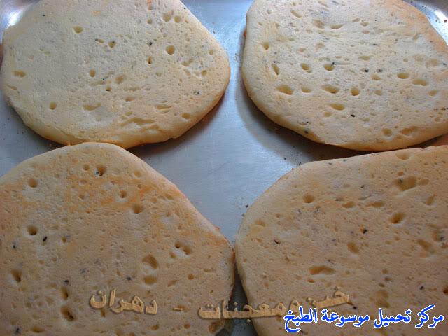 http://www.encyclopediacooking.com/upload_recipes_online/uploads/images_how-to-make-khubz-arabic-bread-recipe-%D8%B7%D8%B1%D9%8A%D9%82%D8%A9-%D9%88%D9%83%D9%8A%D9%81%D9%8A%D8%A9-%D8%B9%D9%85%D9%84-%D9%88%D8%B5%D9%86%D8%A7%D8%B9%D8%A9-%D8%A7%D9%84%D8%AE%D8%A8%D8%B2-%D9%81%D9%8A-%D8%A7%D9%84%D9%81%D8%B1%D9%86-%D8%A8%D8%A7%D9%84%D8%A8%D9%8A%D8%AA-%D8%A8%D8%A7%D9%84%D8%B5%D9%88%D8%B17.jpg