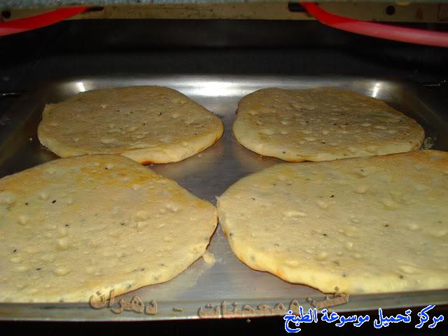 http://www.encyclopediacooking.com/upload_recipes_online/uploads/images_how-to-make-khubz-arabic-bread-recipe-%D8%B7%D8%B1%D9%8A%D9%82%D8%A9-%D9%88%D9%83%D9%8A%D9%81%D9%8A%D8%A9-%D8%B9%D9%85%D9%84-%D9%88%D8%B5%D9%86%D8%A7%D8%B9%D8%A9-%D8%A7%D9%84%D8%AE%D8%A8%D8%B2-%D9%81%D9%8A-%D8%A7%D9%84%D9%81%D8%B1%D9%86-%D8%A8%D8%A7%D9%84%D8%A8%D9%8A%D8%AA-%D8%A8%D8%A7%D9%84%D8%B5%D9%88%D8%B18.jpg