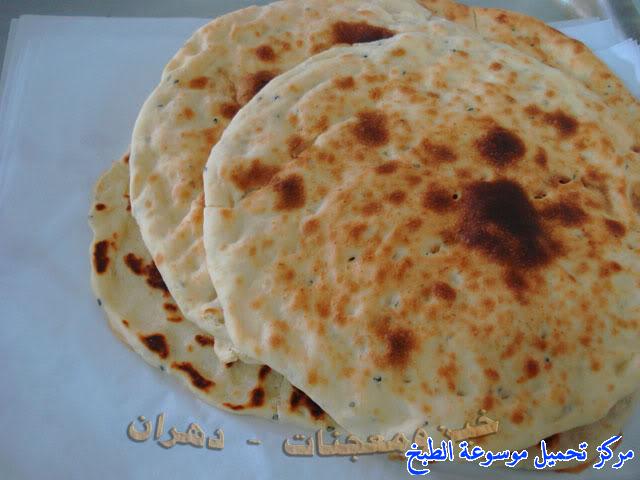 http://www.encyclopediacooking.com/upload_recipes_online/uploads/images_how-to-make-khubz-arabic-bread-recipe-%D8%B7%D8%B1%D9%8A%D9%82%D8%A9-%D9%88%D9%83%D9%8A%D9%81%D9%8A%D8%A9-%D8%B9%D9%85%D9%84-%D9%88%D8%B5%D9%86%D8%A7%D8%B9%D8%A9-%D8%A7%D9%84%D8%AE%D8%A8%D8%B2-%D9%81%D9%8A-%D8%A7%D9%84%D9%81%D8%B1%D9%86-%D8%A8%D8%A7%D9%84%D8%A8%D9%8A%D8%AA-%D8%A8%D8%A7%D9%84%D8%B5%D9%88%D8%B19.jpg