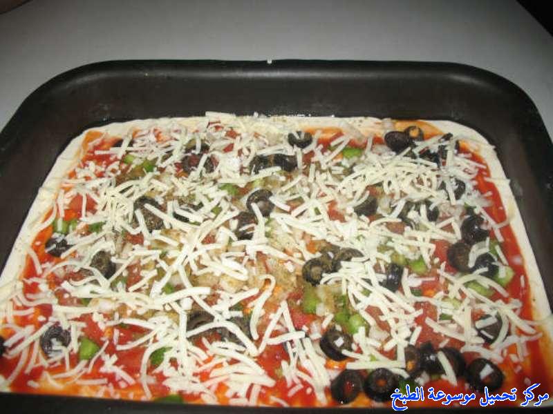 http://www.encyclopediacooking.com/upload_recipes_online/uploads/images_pizza-recipe-easy-%D8%B7%D8%B1%D9%8A%D9%82%D9%87-%D8%B9%D9%85%D9%84-%D8%A8%D9%8A%D8%AA%D8%B2%D8%A7-%D8%B3%D8%B1%D9%8A%D8%B9%D9%87-%D9%88%D8%B3%D9%87%D9%84%D9%87-%D8%A7%D9%84%D8%B1%D8%A7%D8%A6%D8%B9%D8%A9-%D9%88%D8%A7%D9%84%D9%84%D8%B0%D9%8A%D8%B0%D8%A9-%D8%A8%D8%A7%D9%84%D8%B5%D9%88%D8%B15.jpg