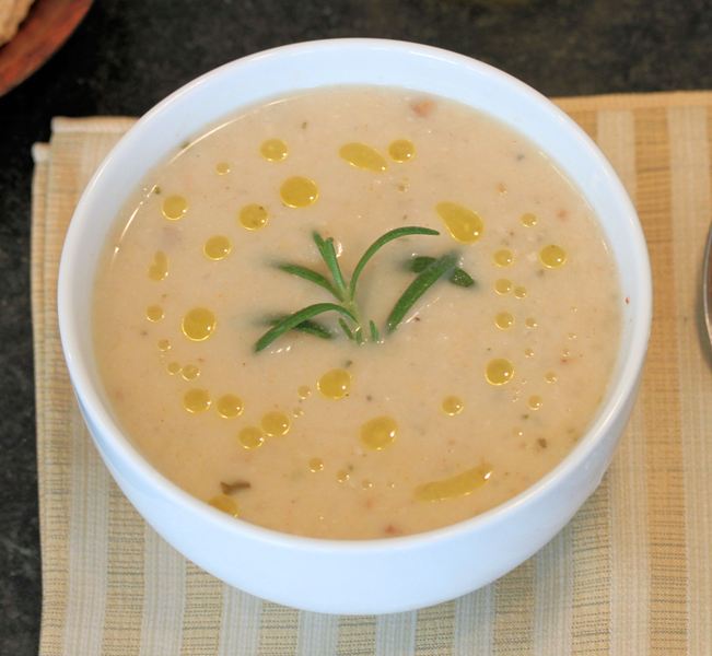 http://www.encyclopediacooking.com/upload_recipes_online/uploads/images_rosemary-white-bean-soup-recipe.jpg