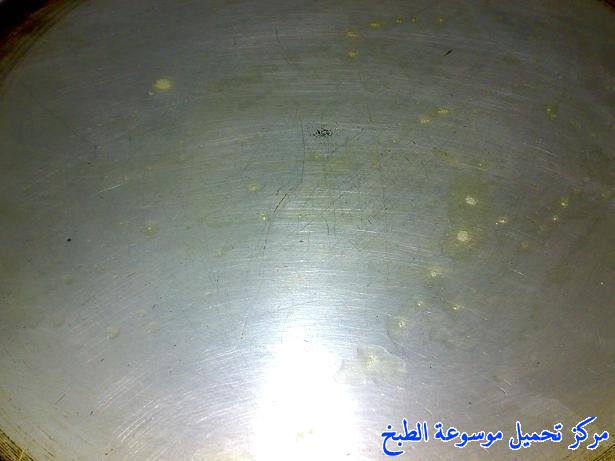 http://www.encyclopediacooking.com/upload_recipes_online/uploads/images_yemeni-cooking-food-dishes-recipes-pictures10-%D8%AE%D8%A8%D8%B2-%D8%A7%D9%84%D9%85%D9%84%D9%88%D8%AD-%D8%A7%D9%84%D9%8A%D9%85%D9%86%D9%8A-%D8%A8%D8%A7%D9%84%D8%B5%D8%A7%D8%AC.jpg