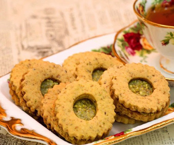 صورة طريقة عمل بسكويت بالفستق لذيذ سريعه وسهله pictures arabian biscuits recipes in arabic food 