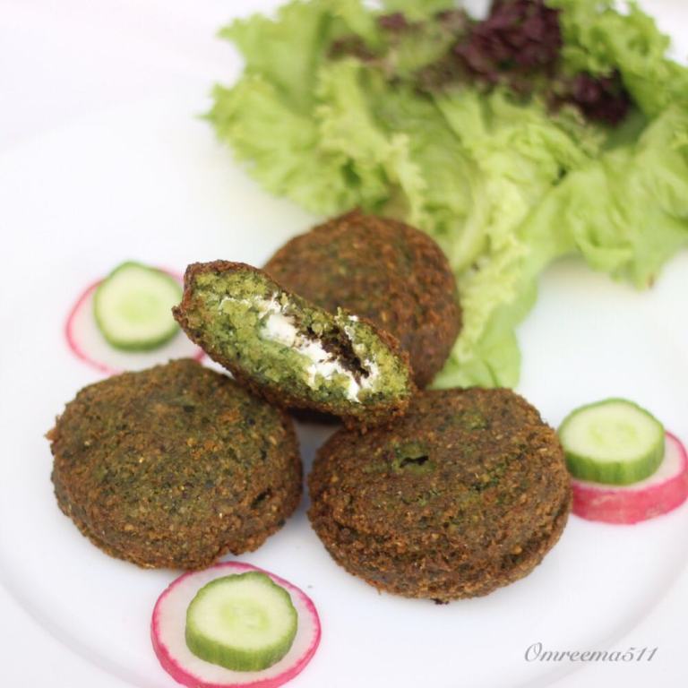 http://www.encyclopediacooking.com/food-recipes-photos/arabic-food-cooking-recipes-in-arabic-how-to-make-falafel-stuffed-labneh-with-thyme.jpg