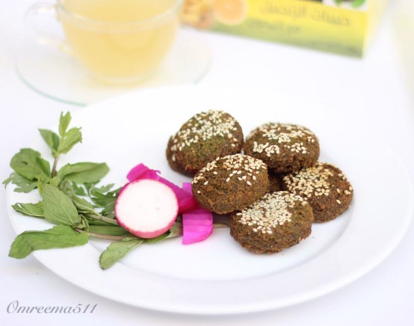 http://www.encyclopediacooking.com/food-recipes-photos/arabic-food-cooking-recipes-in-arabic-how-to-make-lebanese-falafel.jpg