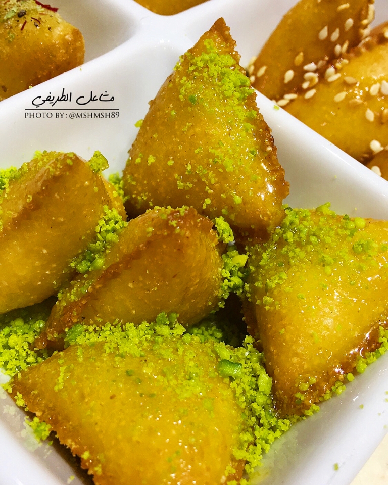 http://www.encyclopediacooking.com/food-recipes-photos/arabic-food-cooking-recipes-in-arabic-triangles-semolina-mashael-al-tarifi3.jpg