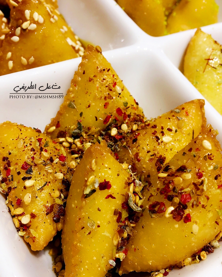 http://www.encyclopediacooking.com/food-recipes-photos/arabic-food-cooking-recipes-in-arabic-triangles-semolina-mashael-al-tarifi5.jpg