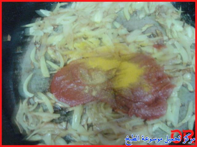 http://www.encyclopediacooking.com/upload_recipes_online/uploads/images_easy-cooking-dishes-arabic-food-recipes-in-arabic5-%D8%B5%D9%88%D8%B1%D8%A9-%D8%B9%D9%85%D9%84-%D9%85%D9%82%D9%84%D9%88%D8%A8%D8%A9-%D8%A7%D9%84%D8%AF%D8%AC%D8%A7%D8%AC.jpg