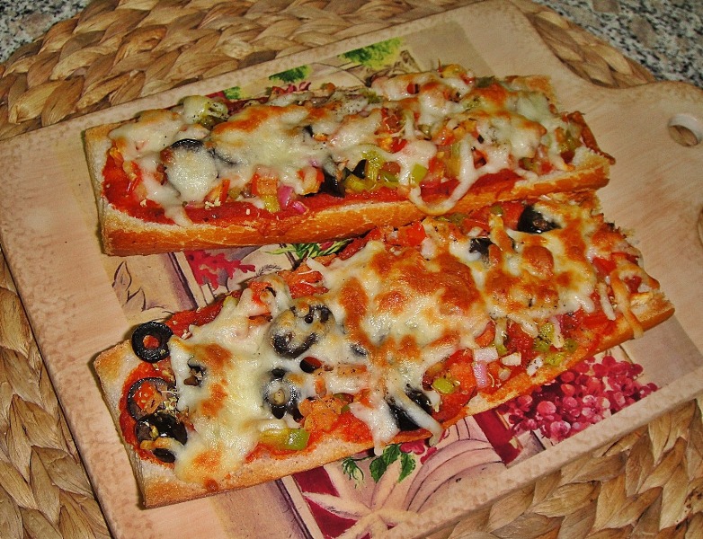 http://www.encyclopediacooking.com/upload_recipes_online/uploads/images_how-to-make-best-easy-homemade-baguette-pizza-recipe-with-images.jpg