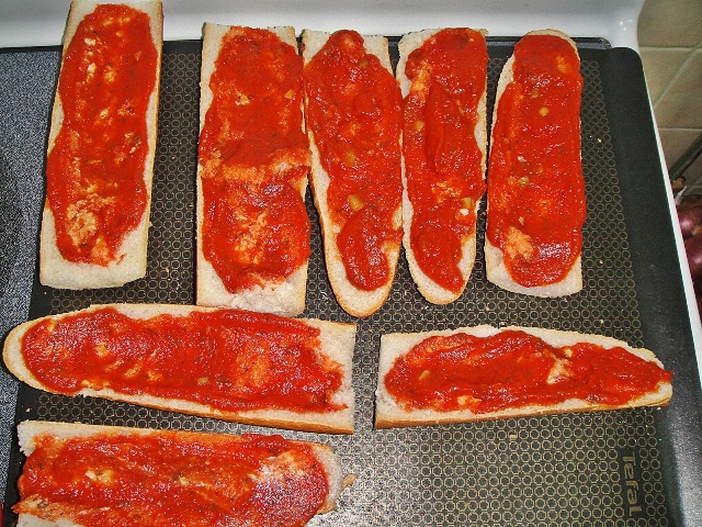 http://www.encyclopediacooking.com/upload_recipes_online/uploads/images_how-to-make-best-easy-homemade-baguette-pizza-recipe-with-images5.jpg