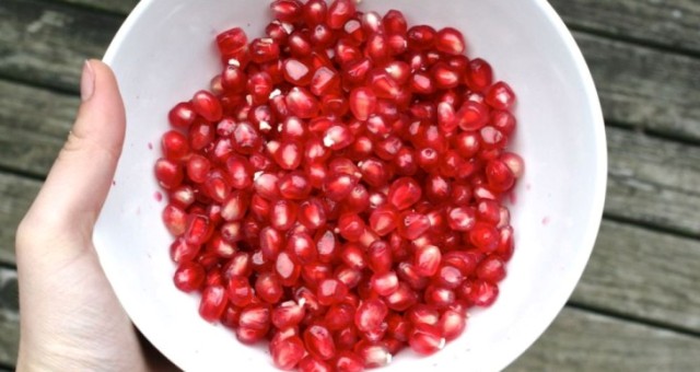 http://www.encyclopediacooking.com/upload_recipes_online/uploads/images_how-to-make-best-easy-homemade-couscous-with-pomegranate-and-pine-nuts-salad-recipe4.jpg