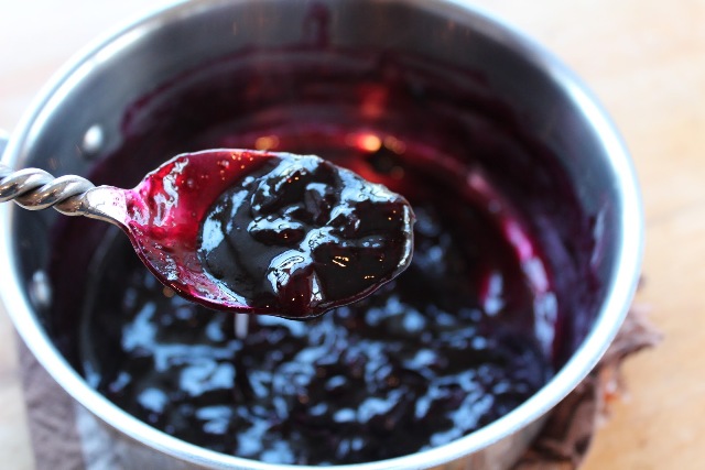 http://www.encyclopediacooking.com/upload_recipes_online/uploads/images_how-to-make-easy-blueberry-jam-recipe.jpg