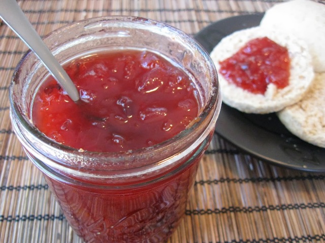 http://www.encyclopediacooking.com/upload_recipes_online/uploads/images_how-to-make-easy-fruit-jam-recipe.jpg