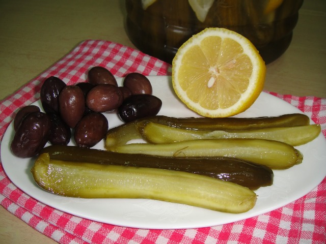 http://www.encyclopediacooking.com/upload_recipes_online/uploads/images_how-to-make-easy-homemade-licucumber-dill-pickles-recipe-step-by-step.jpg