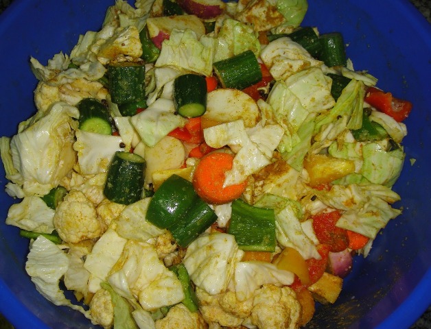 http://www.encyclopediacooking.com/upload_recipes_online/uploads/images_how-to-make-easy-homemade-mixed-vegetable-pickles-tursu-recipe-step-by-step4.jpg