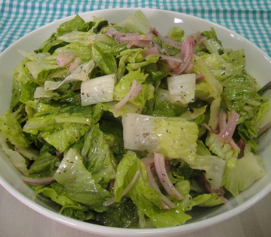 http://www.encyclopediacooking.com/upload_recipes_online/uploads/images_how-to-make-easy-homemade-romaine-lettuce-salad-recipe.jpg