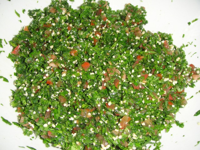 http://www.encyclopediacooking.com/upload_recipes_online/uploads/images_how-to-make-easy-homemade-tabbouleh-salad-recipe6.jpg