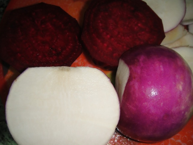 http://www.encyclopediacooking.com/upload_recipes_online/uploads/images_how-to-make-easy-homemade-turnip-and-beetroot-pickle-tursu-recipe-step-by-step3.jpg